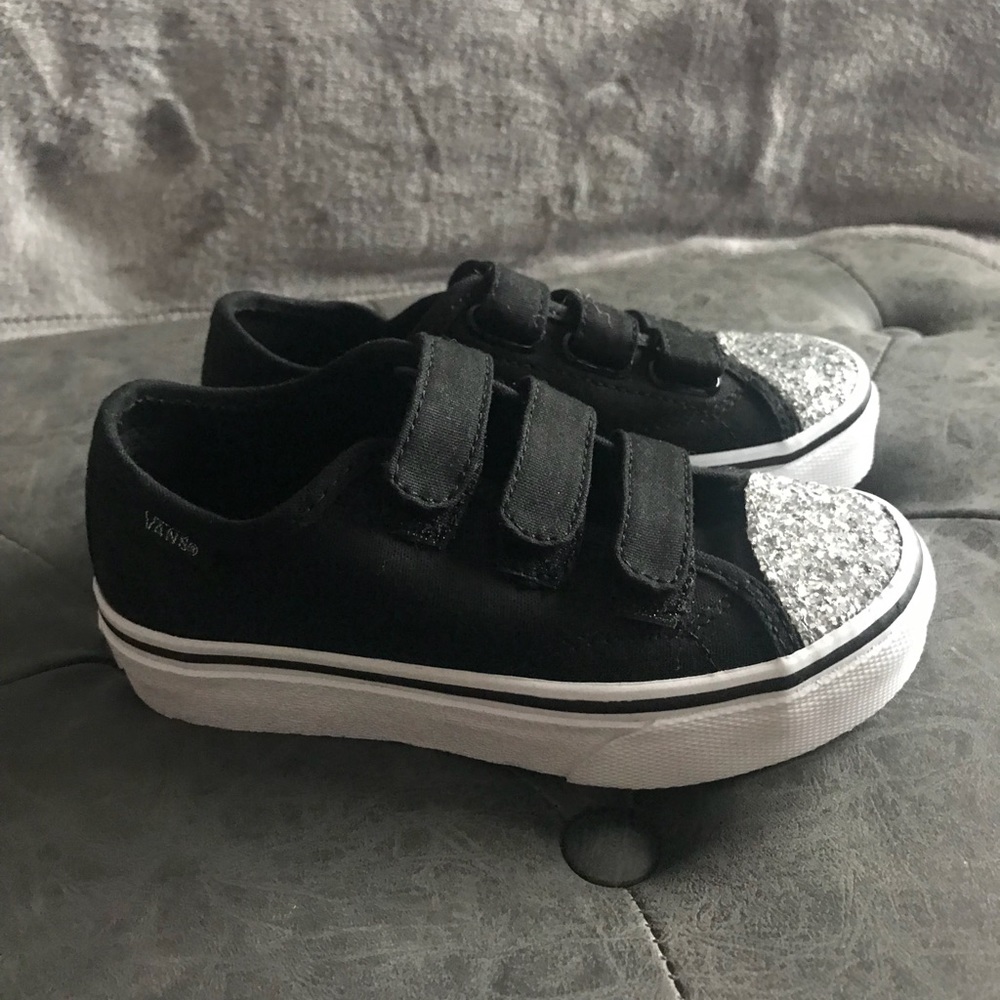VANS Style 23V Glitter Toe Black silver Kids sz 11
